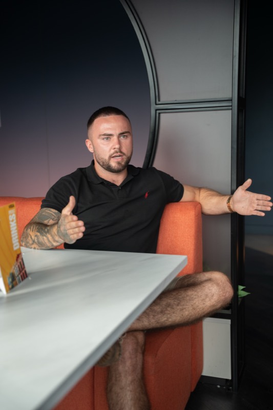 Making a point on the orange sofa